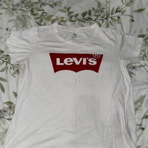 Levi’s t-shirt